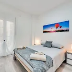Chic Stay In Heart Of Town