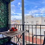 Cool, Modern And Snug 3Br Apartment Peachy Stays
