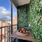 Cool, Modern And Snug 3Br Apartment Peachy Stays