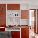 Apartment With Work/Study Room Close To Old Town