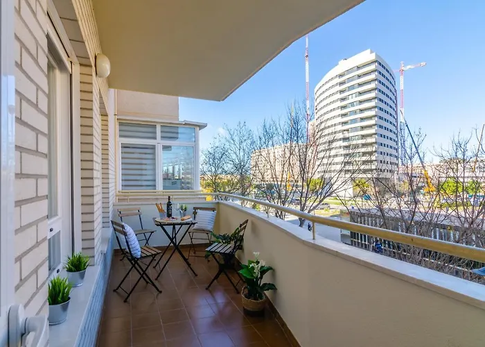 Wintowinrentals Teatinos, Metro, Free Parking & Pool.