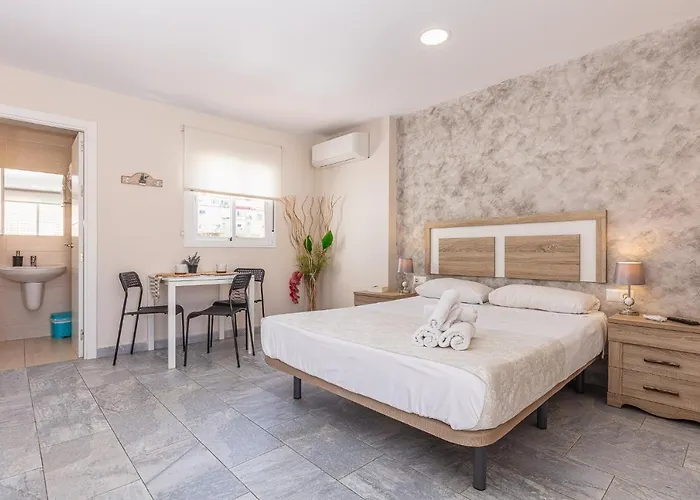 Apartamentos Lola Beach
