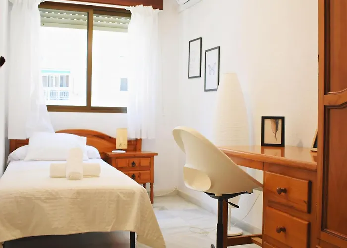 Amplio Y Luminoso Apartamento Cerca Del Centro Y La Playa Con Piscina Y Parking Privado
