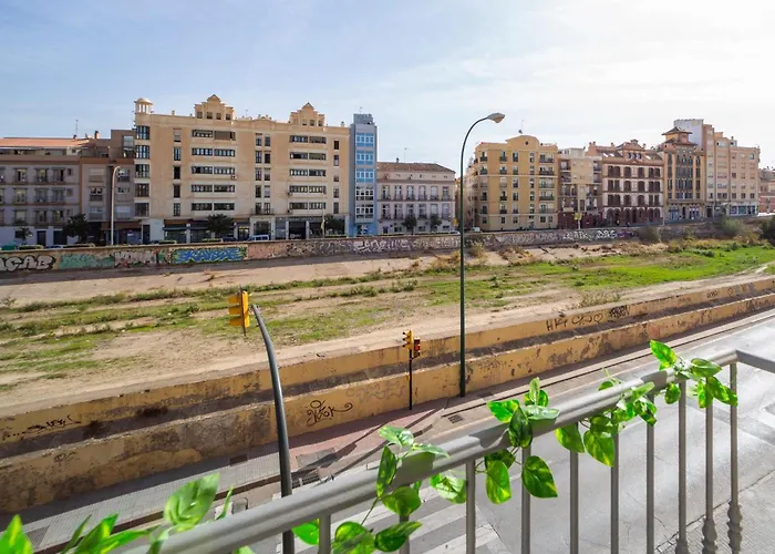 Central And Beautiful Apartment - Free Parking