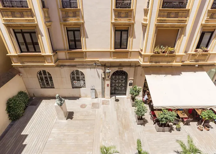 Cozy Cathedral Apartment In Malaga