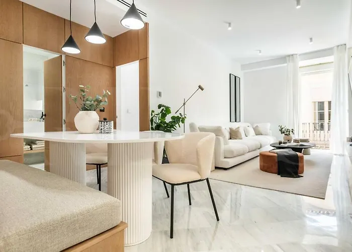Sophisticated Apartment & Private Terrace - Center By Rems