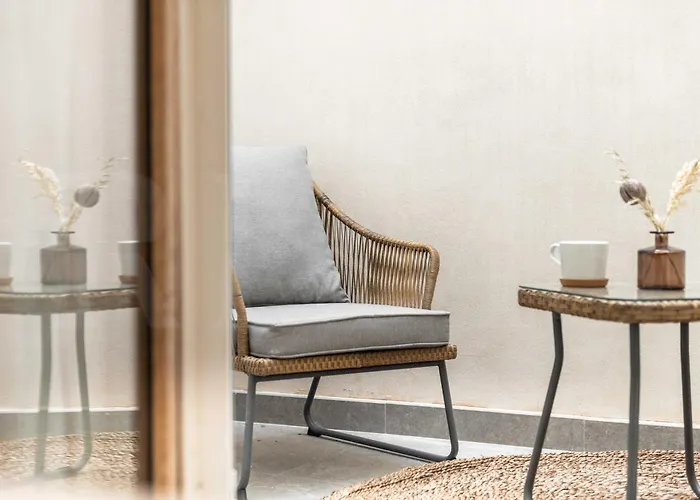 Calm Apartment With Private Patio By Rems