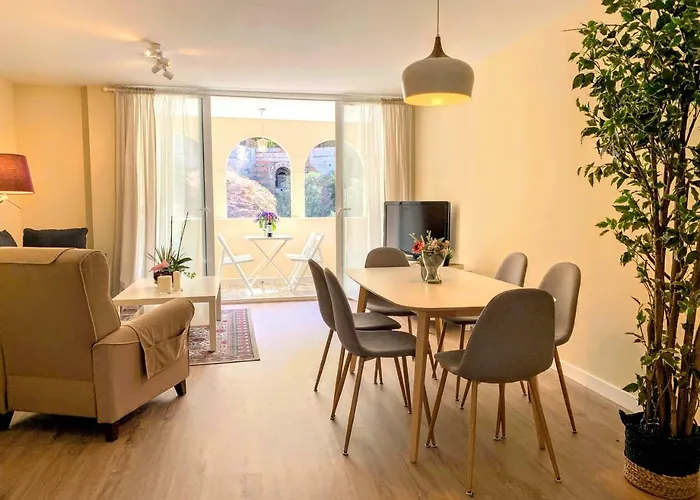 Homely Malaga Obispo Con Parking