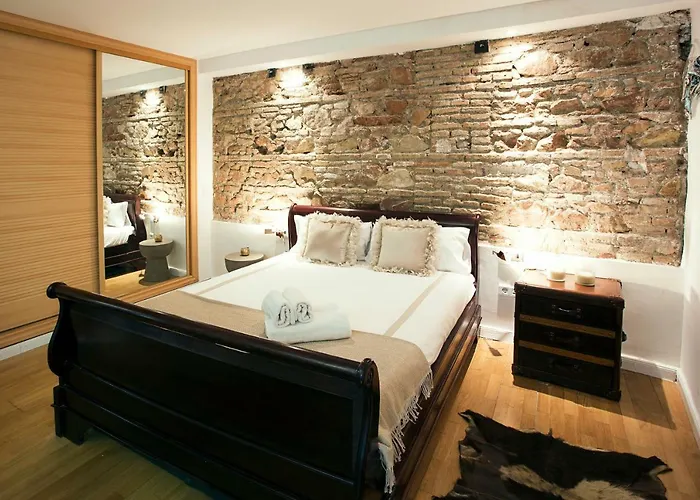 Quiet & Exclusive Apartment Historic Center