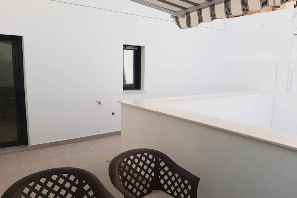 New In The Center-terrace & Free Parking Apartment