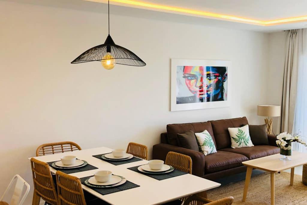 Luxury Modern By The Apartment
