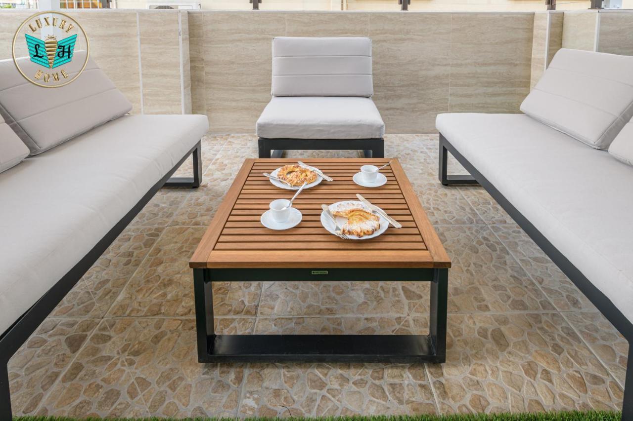 Luxury With Terrace Apartment