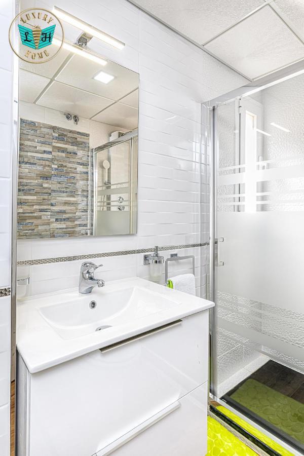 Luxury With Terrace Apartment