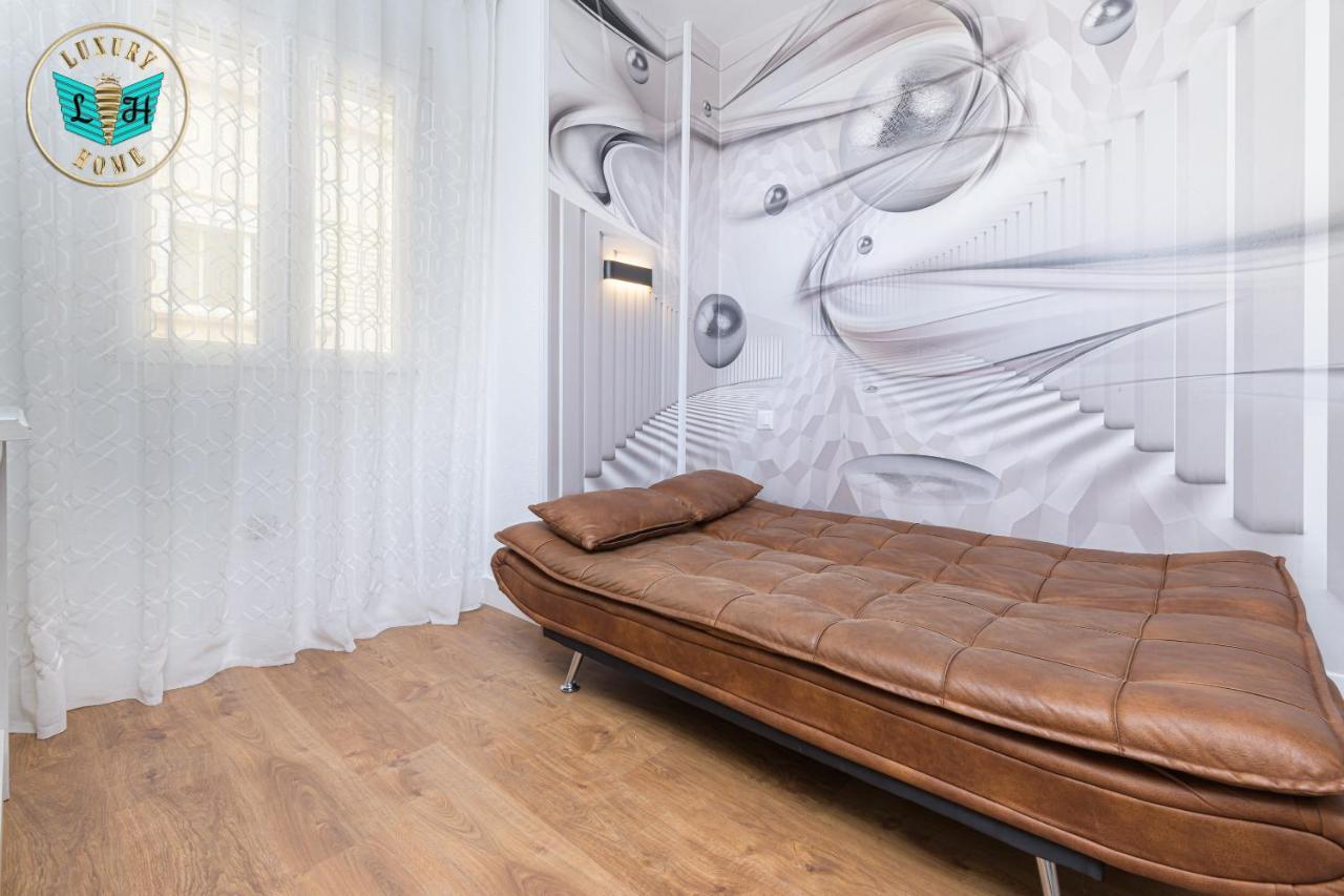 Luxury With Terrace Apartment