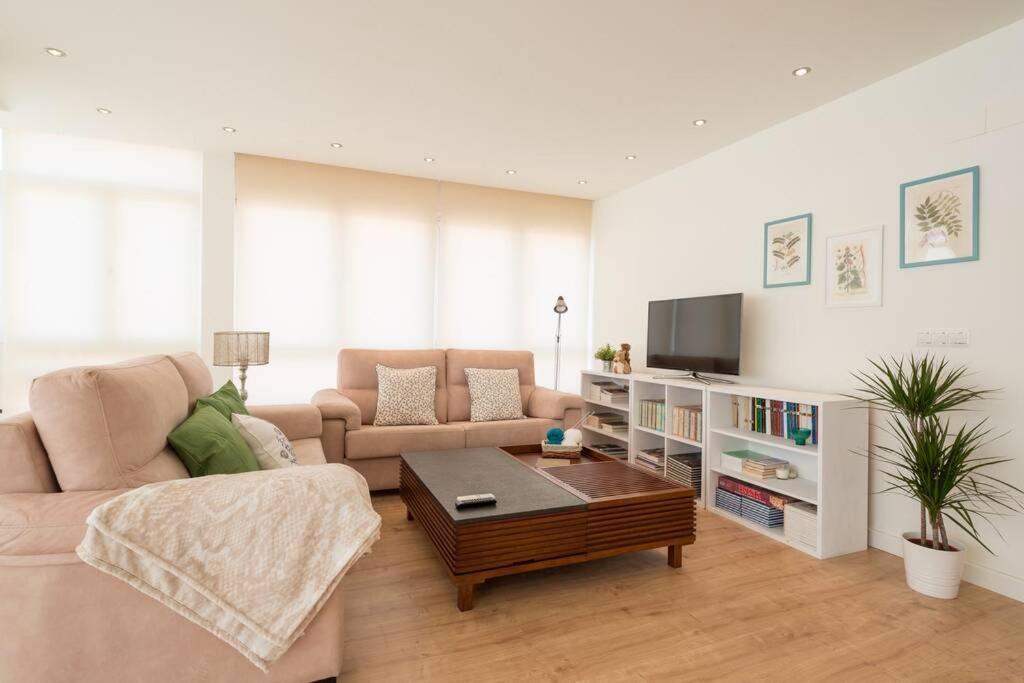 Apartment Tgh/ Compas De La Victoria
