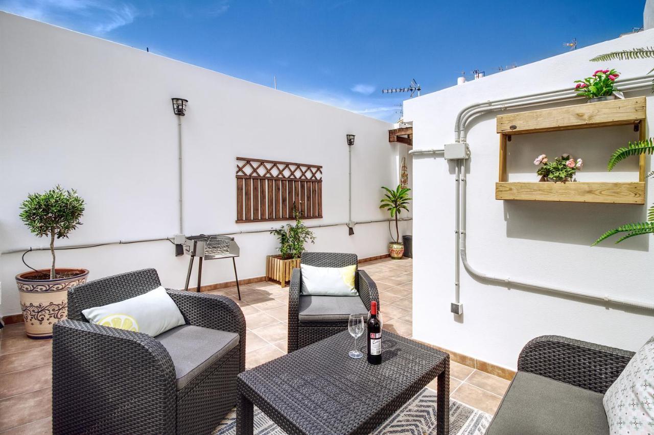 Apartamento Barcelo 21, Parking On Request, Atico With Terrace & With Patio, Center, Breakfast Included, Quite Neighborhood, Bc *