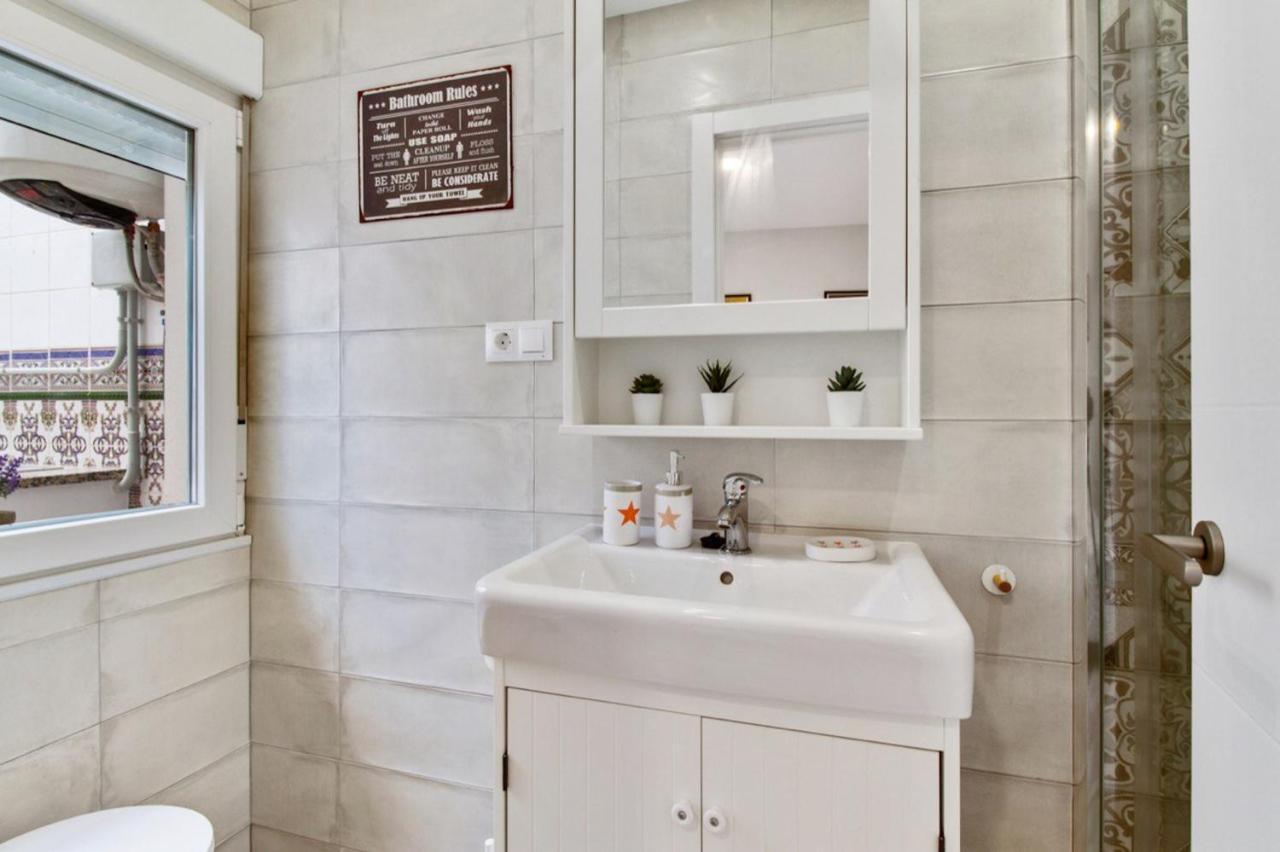 Apartamento Barcelo 21, Parking On Request, Atico With Terrace & With Patio, Center, Breakfast Included, Quite Neighborhood, Bc