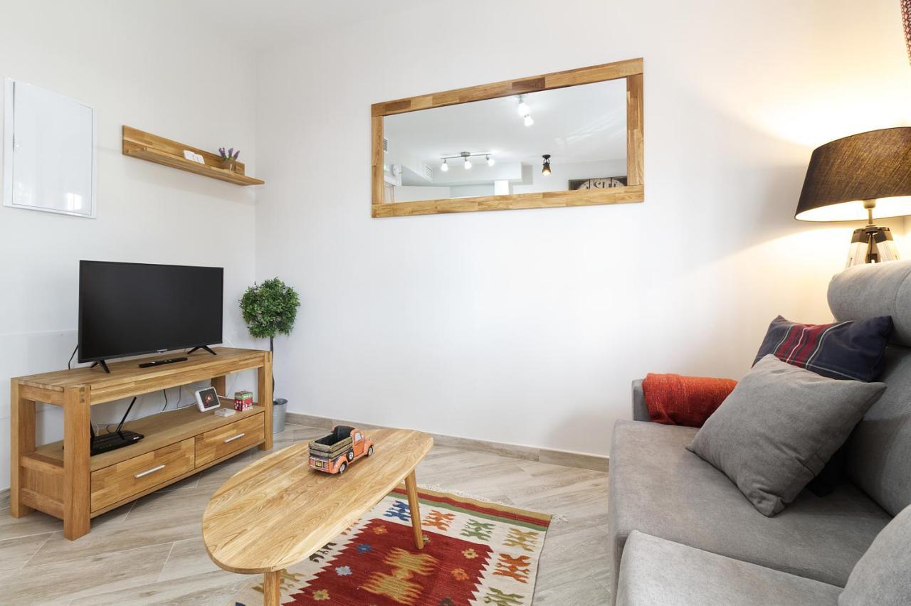 Apartamento Barcelo 21, Parking On Request, Atico With Terrace & With Patio, Center, Breakfast Included, Quite Neighborhood, Bc