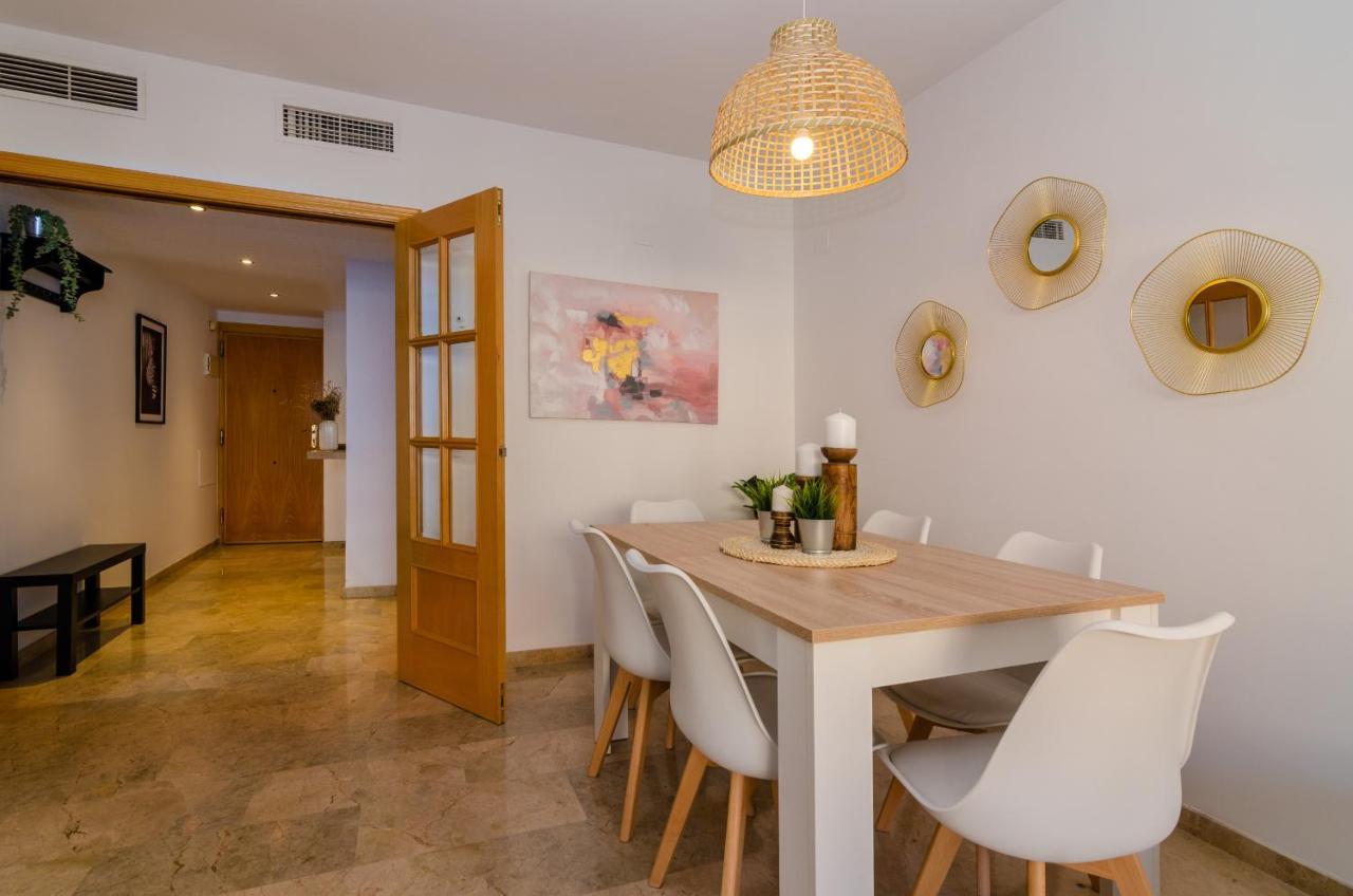 Wintowinrentals Teatinos, Metro, Free Parking & Pool.