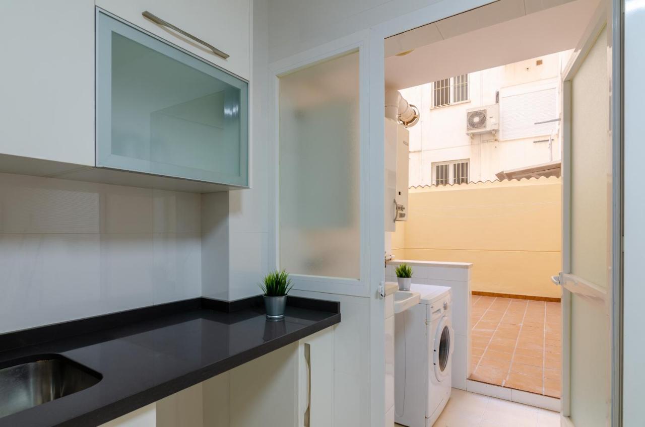Wintowinrentals Teatinos, Metro, Free Parking & Pool. Apartamento *
