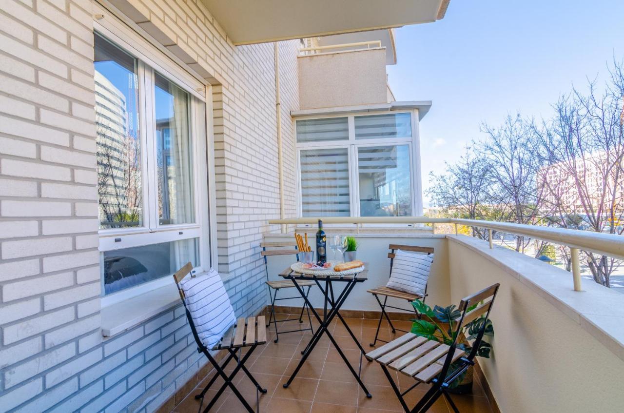 Wintowinrentals Teatinos, Metro, Free Parking & Pool. Apartamento *