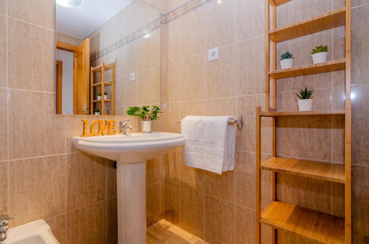 Wintowinrentals Teatinos, Metro, Free Parking & Pool. Apartamento