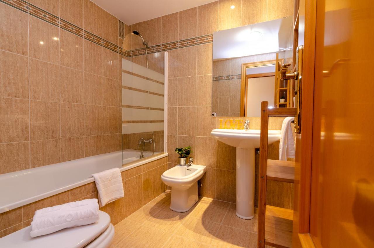 Wintowinrentals Teatinos, Metro, Free Parking & Pool. *