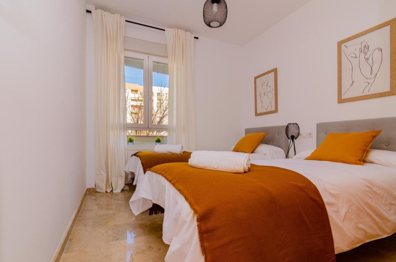Wintowinrentals Teatinos, Metro, Free Parking & Pool. * Málaga