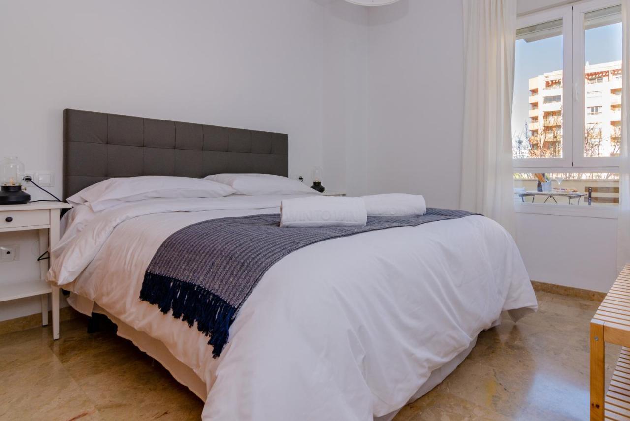Wintowinrentals Teatinos, Metro, Free Parking & Pool. * Málaga