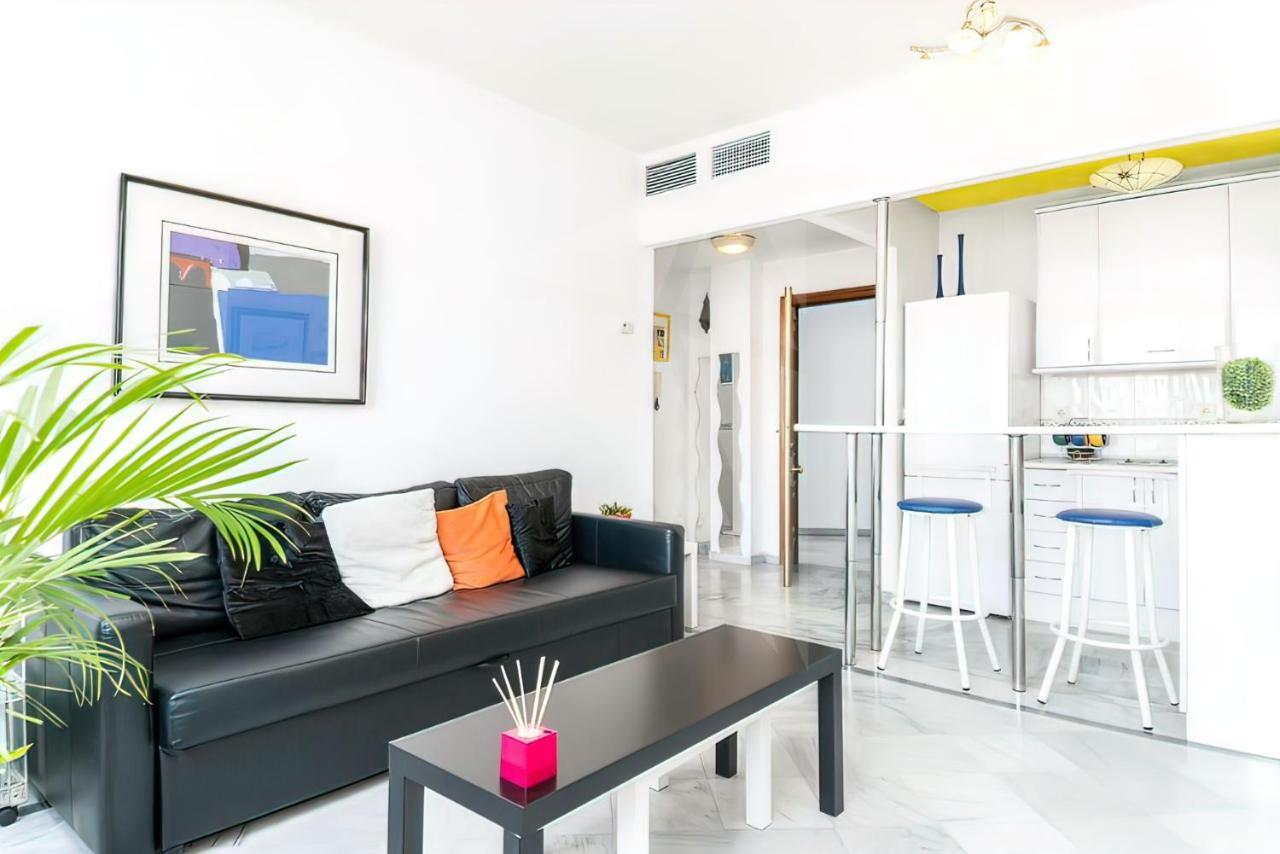 Lovely With River Views And Parking Málaga
