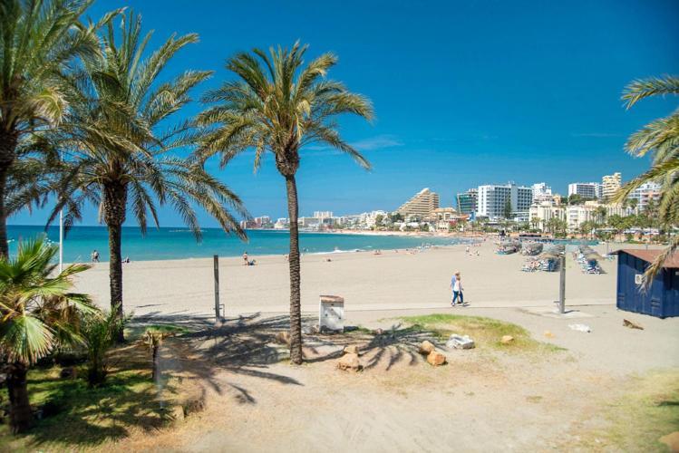 Benalmar Playa, Benalmadena Costa, 2 Bedroom Apartment, Fantastic Location Apartment *