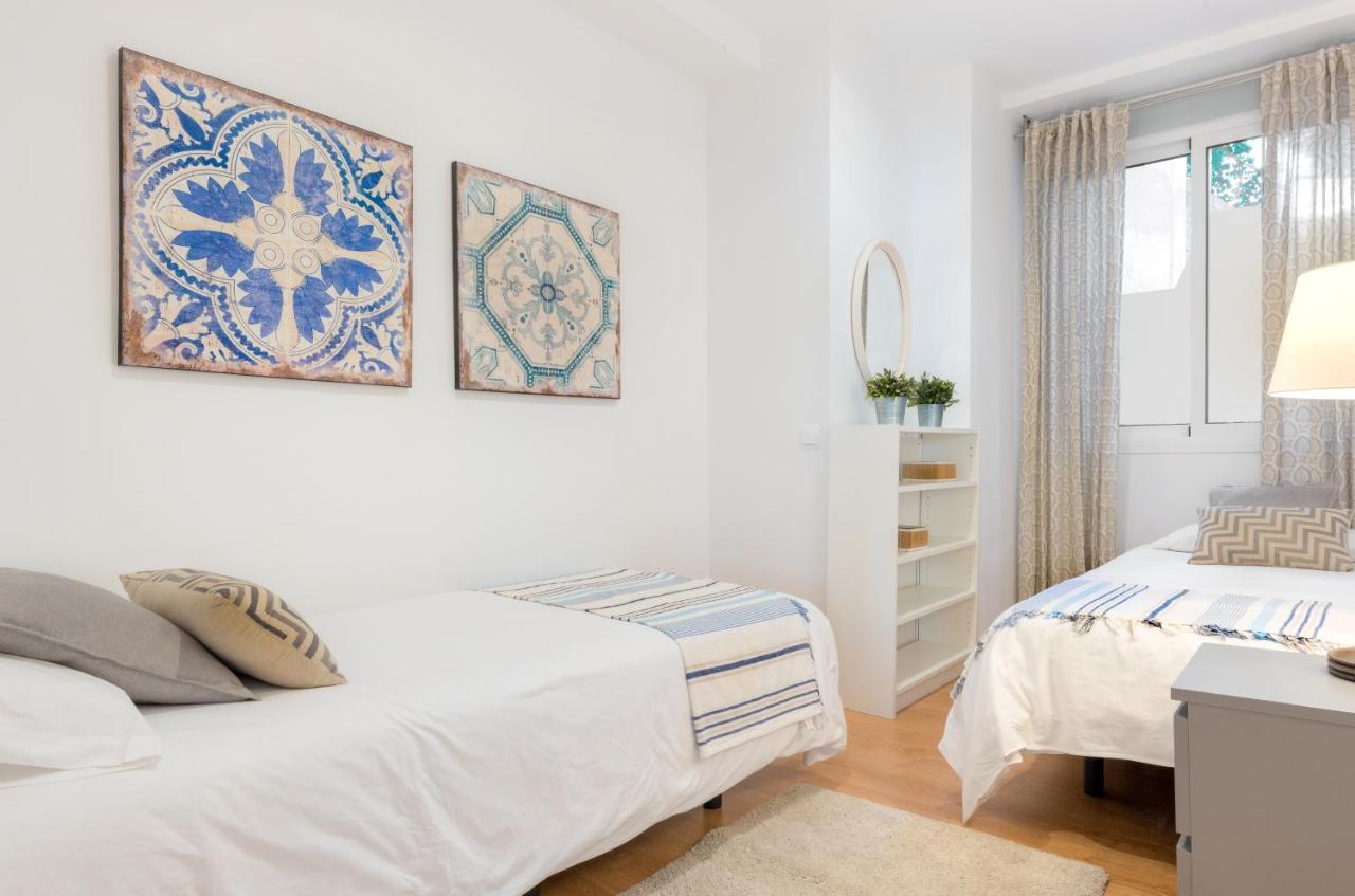 Genteel Paseo De Reding Apartment