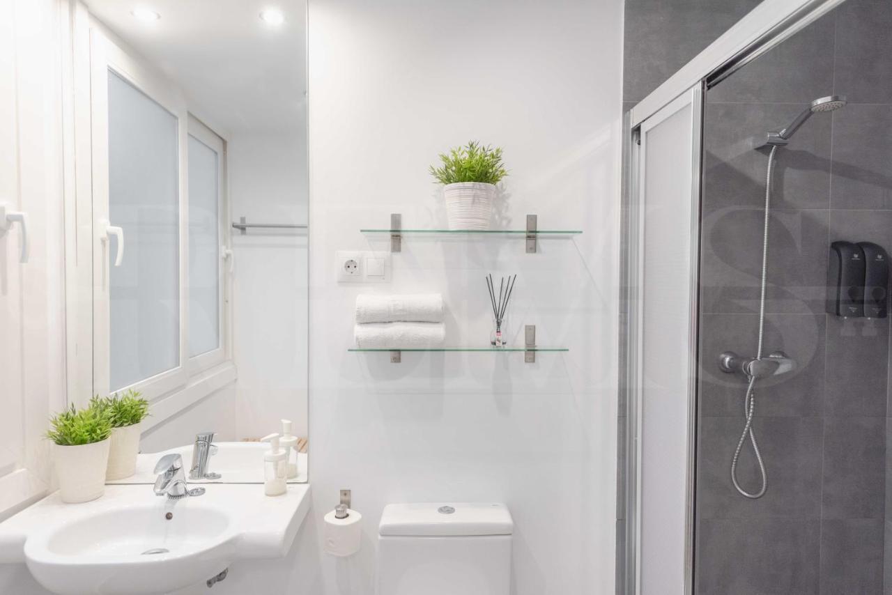 Apartment Cosy Flat With Private Balcony - Historic Center By Rems