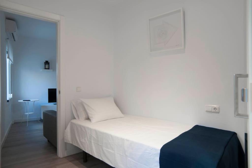 Moderno En Plaza Merced Apartment