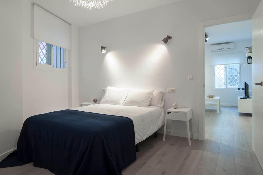 Moderno En Plaza Merced Apartment
