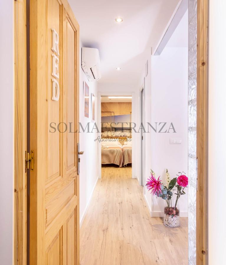 Apartment Blue & Red By Sol Maestranza Malaga