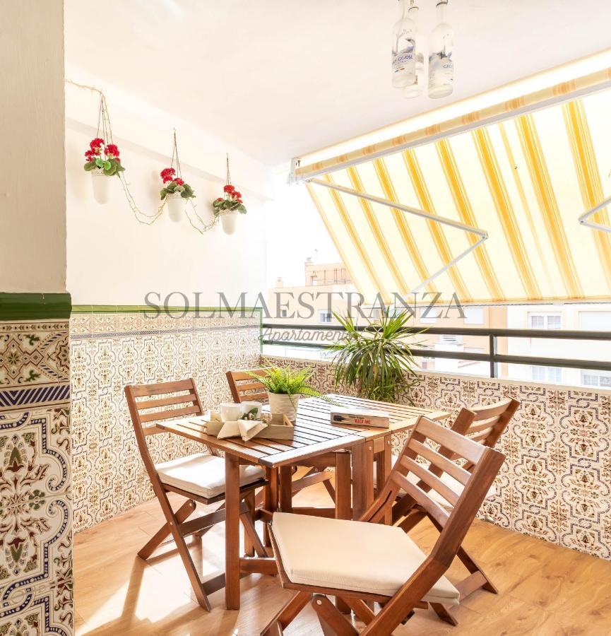 Blue & Red By Sol Maestranza Apartment