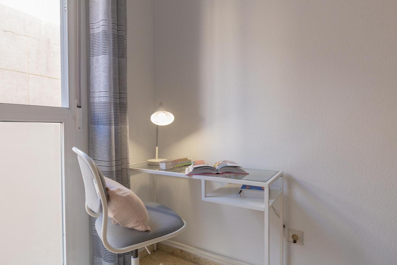 Apartamento Luminoso De Dos Con Terraza Y Parking En El Centro Málaga