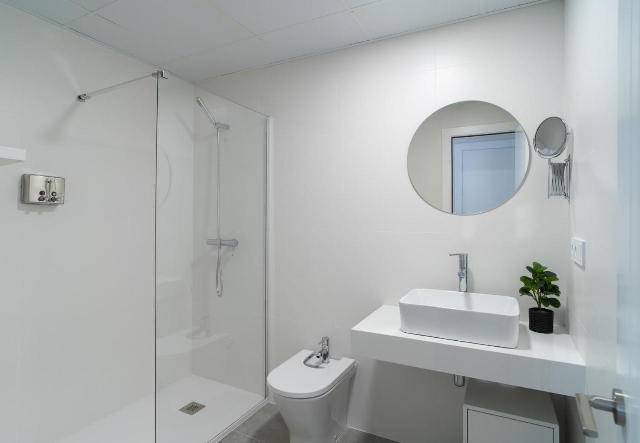 Aac - Con Luz Propia, Amplio Y Nuevo! Apartamento