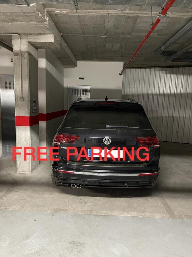 Amazing In The Heart Of Pool & Free Parking Apartment Málaga
