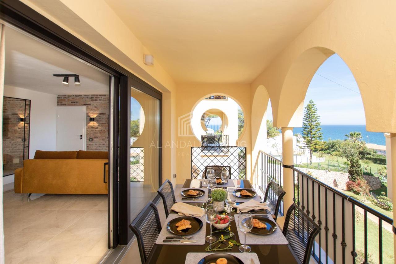 Apartment Sea View Loft: Beachfront Access & Contemporary Style *