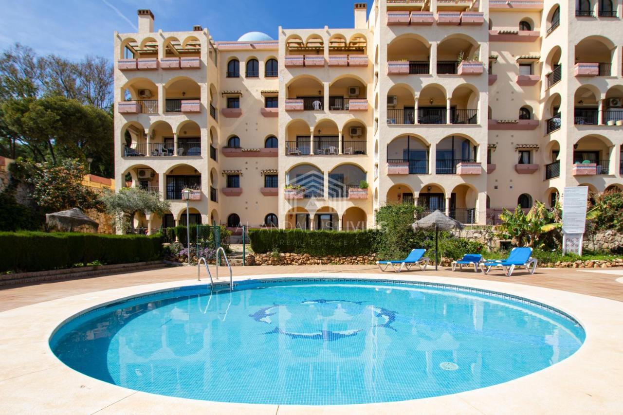 Sea View Loft: Beachfront Access & Contemporary Style * Malaga