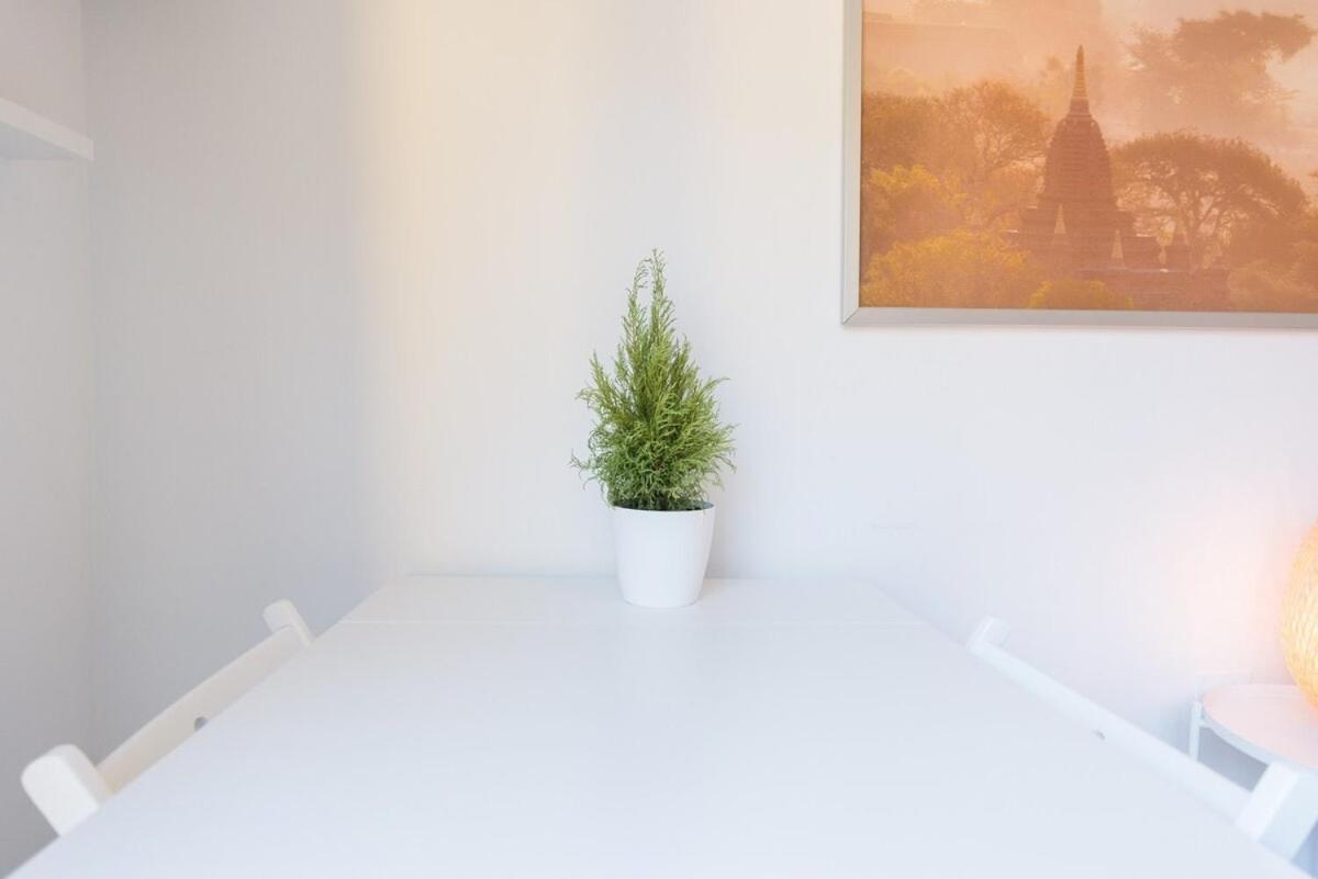C17 - Friendly Studio Close To Town 3 Apartment