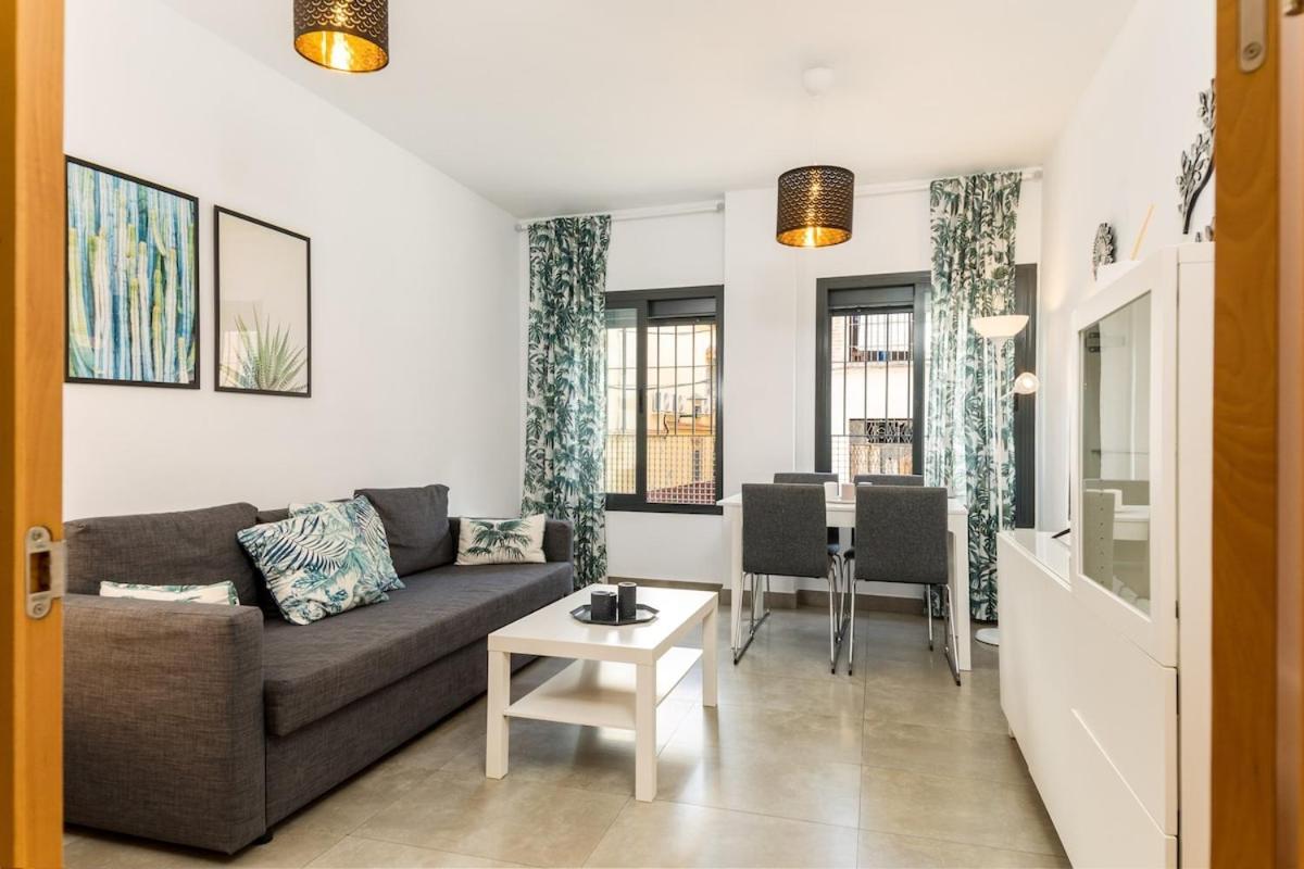 C54 - Homey 2 Bedroom In Town Apartment *