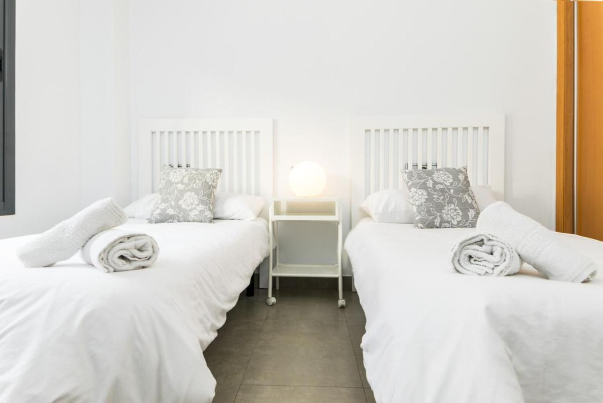 C54 - Homey 2 Bedroom In Town Apartment