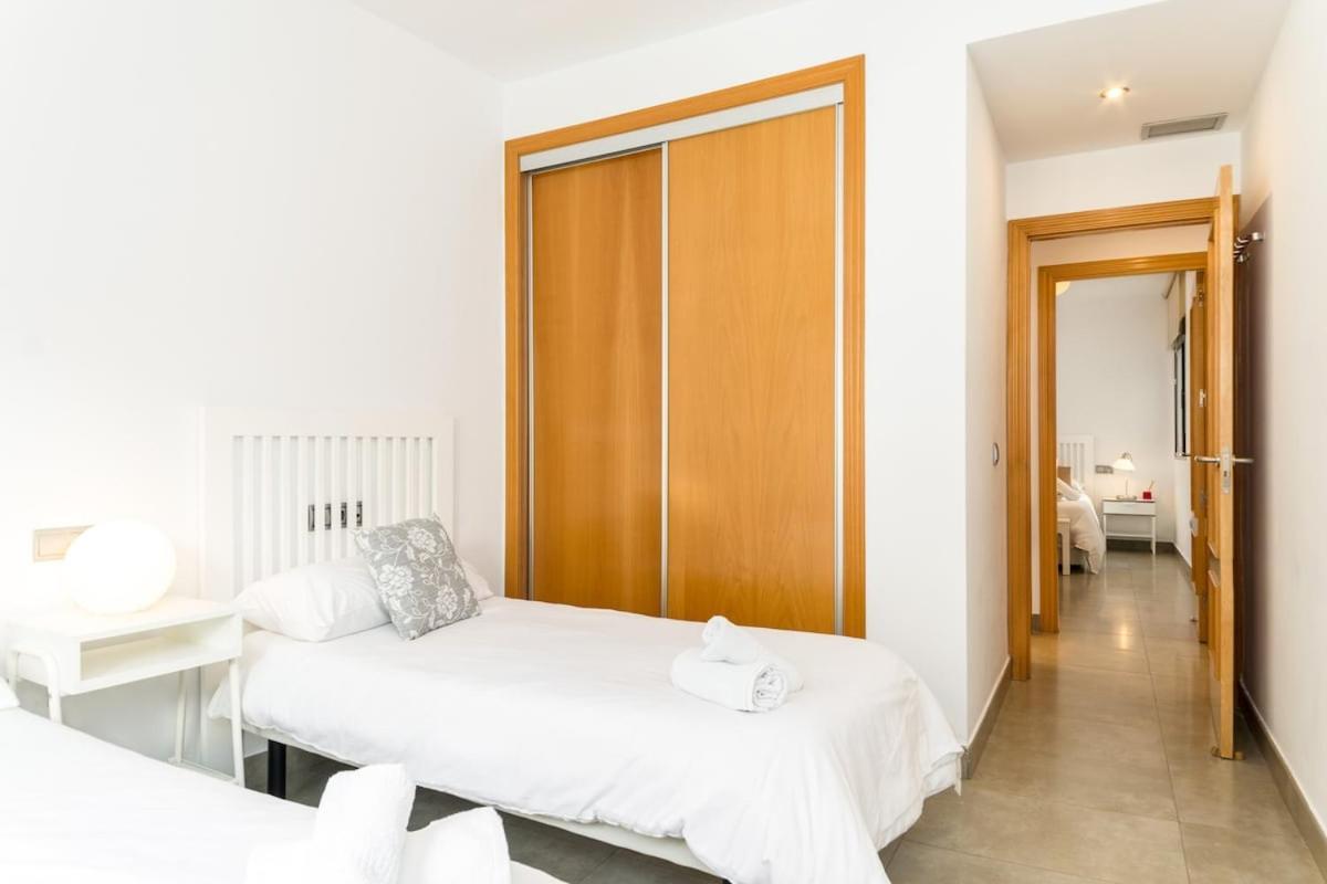 C54 - Homey 2 Bedroom In Town Apartment *
