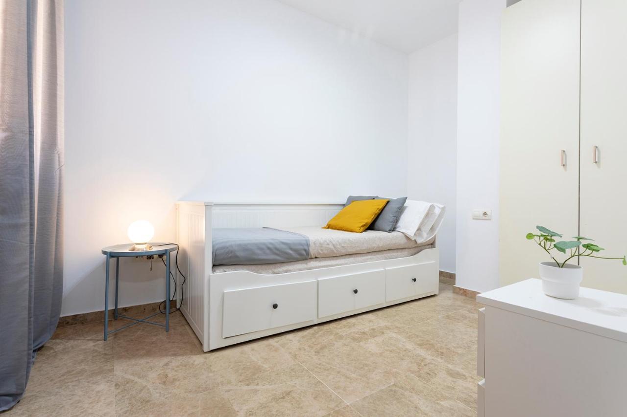 Romar Teatinos Apartment *