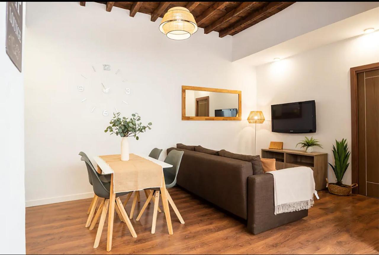 Rustic & In Center Apartment