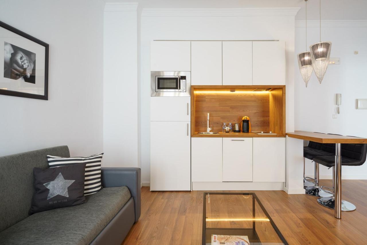 Minimal By Ele