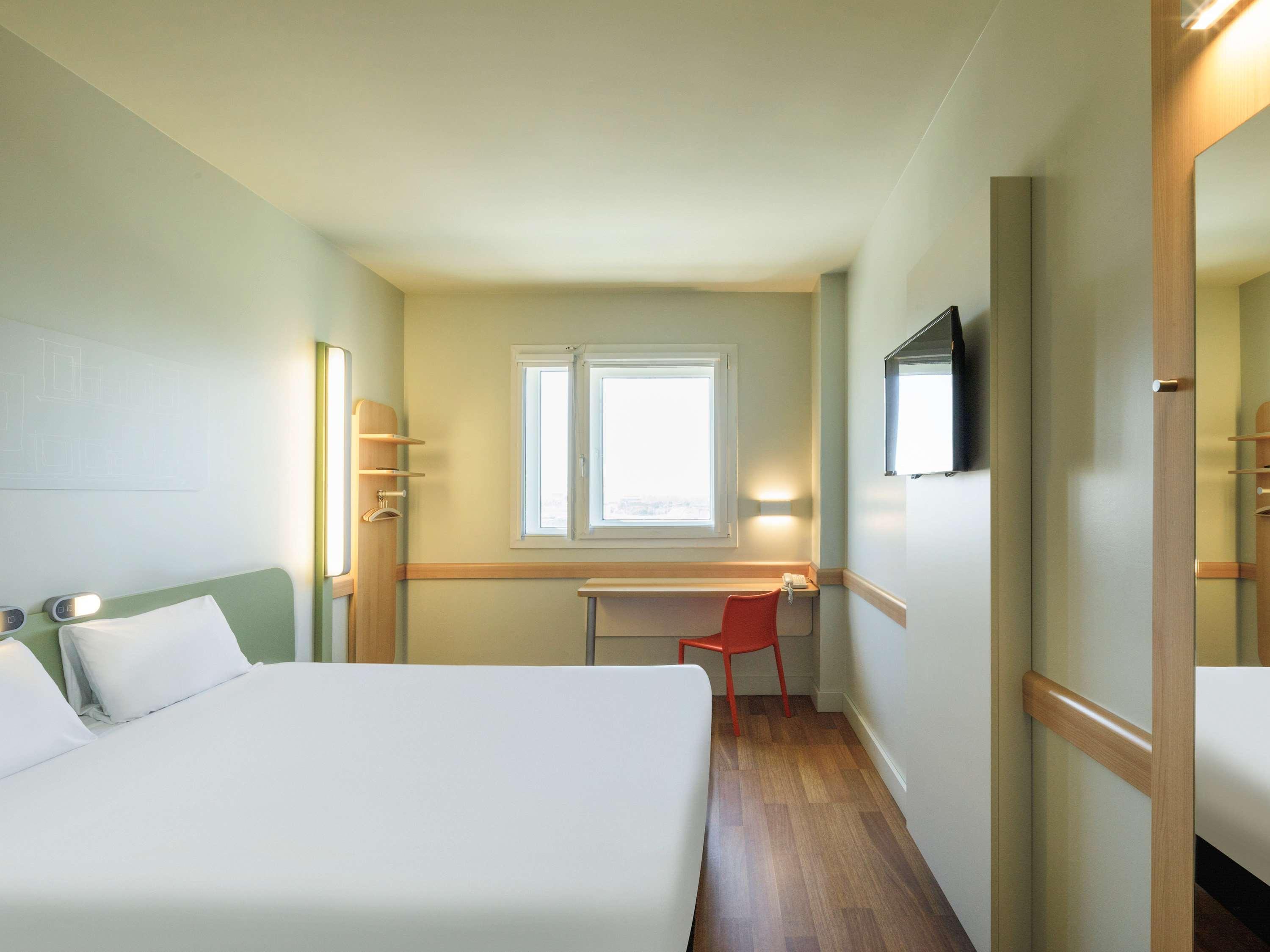 Ibis Budget Aeropuerto Avenida De Velazquez Hotel 2*